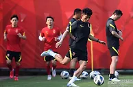 足球资讯：CCTV5直播！深夜0点，国奥队率先亮相为国足打样：什么是拼搏精神