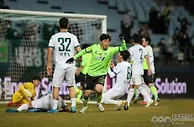 足球赛报：从0-1到2-1绝杀逆转！亚冠2冠王最后8分钟爆发，重回第2