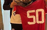 国家队50球+利物浦英超射手王！????萨拉赫领取纪念奖杯和球衣