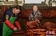 广西侗乡腊味年货走俏 每年超百万只腊鸭“飞”往各地餐桌
