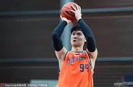 CBA今日看点：王哲林首战旧主 广东剑指五连胜
