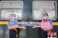 兰州铁路局暑运首日推温馨服务 恢复开行动车组列车15对