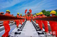 昌景黄高铁安徽段进入铺轨施工阶段