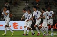 J1: 大阪钢巴挥军大「红」大紫