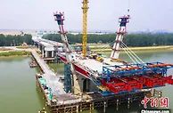 安徽蚌埠S313（S306）淮河特大桥主塔顺利封顶