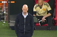 目睹马奎尔低级失误送大礼，场边滕哈赫面色凝重直接石化????