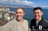 卡纳瓦罗晒与翻译李白合影：终于在那不勒斯见面了
