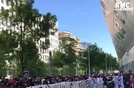 巴黎球迷组织抗议：我们厌倦了雇佣兵！必须解雇梅西！????