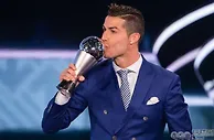 足球资讯：C罗无缘FIFA最佳前三，2次获奖史上最多，梅西莱万谁追平