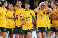 2-0大胜！澳大利亚瞄准冠军，丹麦创尴尬纪录，世界杯8强诞生