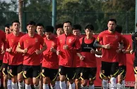 足球赛报：热身赛：国足5-0亚泰！继续演练3中卫，张玉宁破门，新星点射