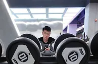 戴伟浚晒健身照：为自己热爱的事物无所畏惧