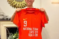 向杨旭送上祝福！国家队A级比赛54场28球，两次戴帽两次大四喜
