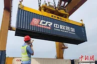 广西开行首趟“中—哈—乌”中欧班列