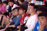 我们阿森纳________！三镇vs海港现场镜头捕捉一名枪迷????