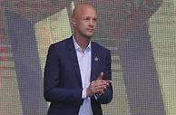 世体：小克鲁伊夫将在五月份做出是否留在巴萨的决定