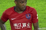 足球赛报：中超-青岛1-0重庆，裁判抢戏：吹掉85分钟重庆进球，刘健补时绝杀