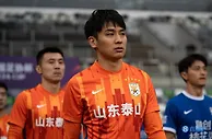 ????山东泰山名单中，深陷赌球风波的吴兴涵、金敬道均未在列