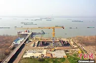 世界最大跨度三塔斜拉桥南主塔承台浇筑完成
