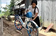 中国共享单车助力柬埔寨孩子上学路 1000辆哈啰单车焕发新生