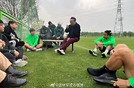 国安球迷组织与球队当面沟通，球队就上场赛后的不愉快表示道歉