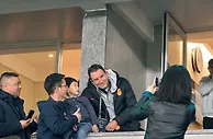 记者：国足主帅扬科维奇、助教郑智、邵佳一现场观战超级杯