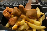 英国球场美食大赏????炸鸡薯条、热狗、馅饼和土豆泥