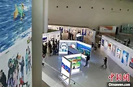 “一起向未来”中国冰雪运动摄影大展亮相奥林匹克塔