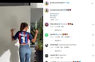 国家德比快来啦！莱万妻子晒视频：身穿巴萨特别版球衣热舞
