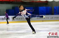 四川成都：“冬奥热”持续燃烧 冰雪运动受青少年青睐