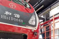 “借用”复兴号整备设施 拉萨旅客列车首次实现 “一体化”整备