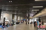 中国冰雪大篷车“开入”首体 与市民在冬奥场馆一起向未来