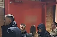 记者：战平塞维利亚后，利桑德罗-马丁内斯拄拐离开老特拉福德