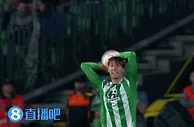 ????球去哪了？马奎尔抬头找球，结果球砸在他背上????