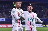 足球资讯：足坛疯狂一夜：巴黎4-0，曼联0-1，姆巴佩戴帽，C罗担任队长输球