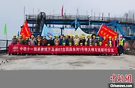 重庆：城开高速东河1号特大桥左幅连续刚构合龙