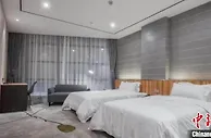 广州白云管控区一酒店免费“捐房” 让一线抗疫工作者睡好觉