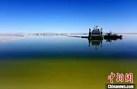 柴达木盆地“四地”建设首批重点投资项目集中签约