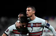 足球赛报：3-1！C罗狂刷4大纪录，葡萄牙逆转弱旅，3战不败登顶