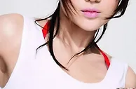 阿朵：魔鬼身材的璀璨明星，诱人魅力照亮娱乐圈的未来
