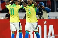 4-0！巴萨前锋梅开二度，曼联旧将凌空斩，巴西豪取6连胜！