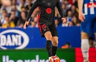 加泰德比成加冕舞台！巴萨2-0锁定西甲冠军