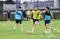 烽火前哨：长春亚泰今天飞抵江城武汉三镇备战轻松减压