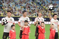 10年前阅兵日，国足0比0平中国香港，今晚中国队将5球以上大胜东帝汶