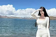 在海边｜你喜欢看制服还是泳装