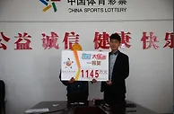 6大体彩巨奖得主全现身:神人机选6元中1千万