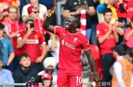 足球赛报：3-0！利物浦3连胜登顶英超，马内100球里程碑，萨拉赫凌空斩