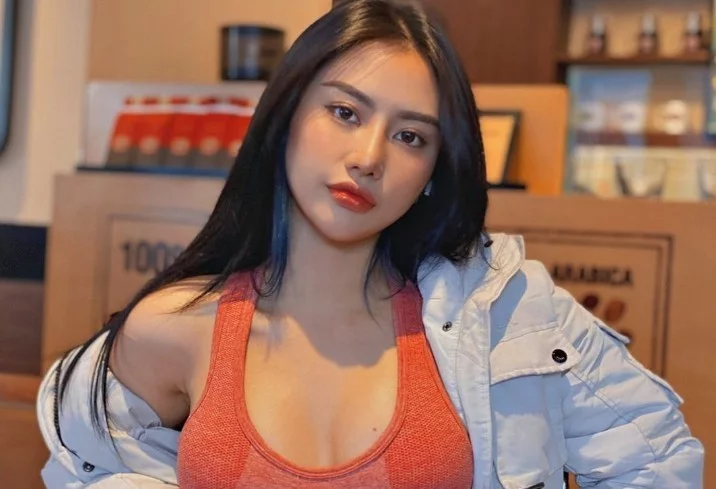 足球花边：美女私教神仙颜值身材绝美，并且非肌肉男不嫁！