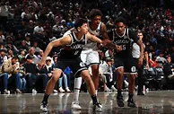 7位中国球员NBA首秀如何？易建联9分 姚明周琦没有得分