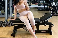 C罗未婚妻拍健身写真 前凸后翘身材太劲爆